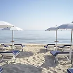 Hotel Rocco Masseria Torre Maizza 5*