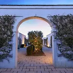 Hotel Rocco Masseria Torre Maizza 5*