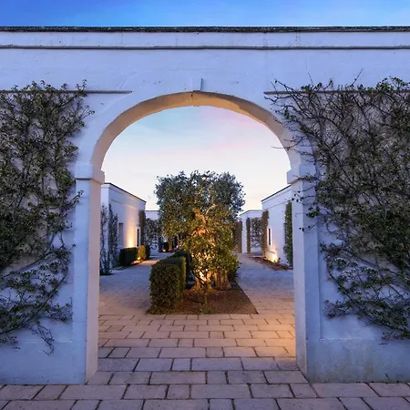 Отель Rocco Masseria Torre Maizza 5*