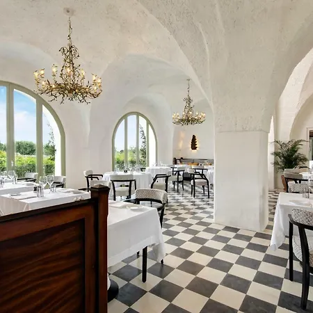 Hotel Rocco Masseria Torre Maizza 5*