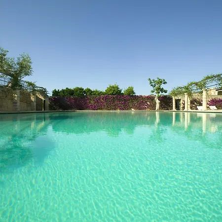 Hotel Rocco Masseria Torre Maizza 5*